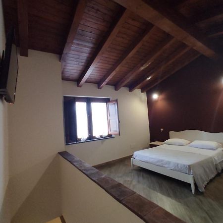 Ai Doganieri Villa Рандацо Екстериор снимка