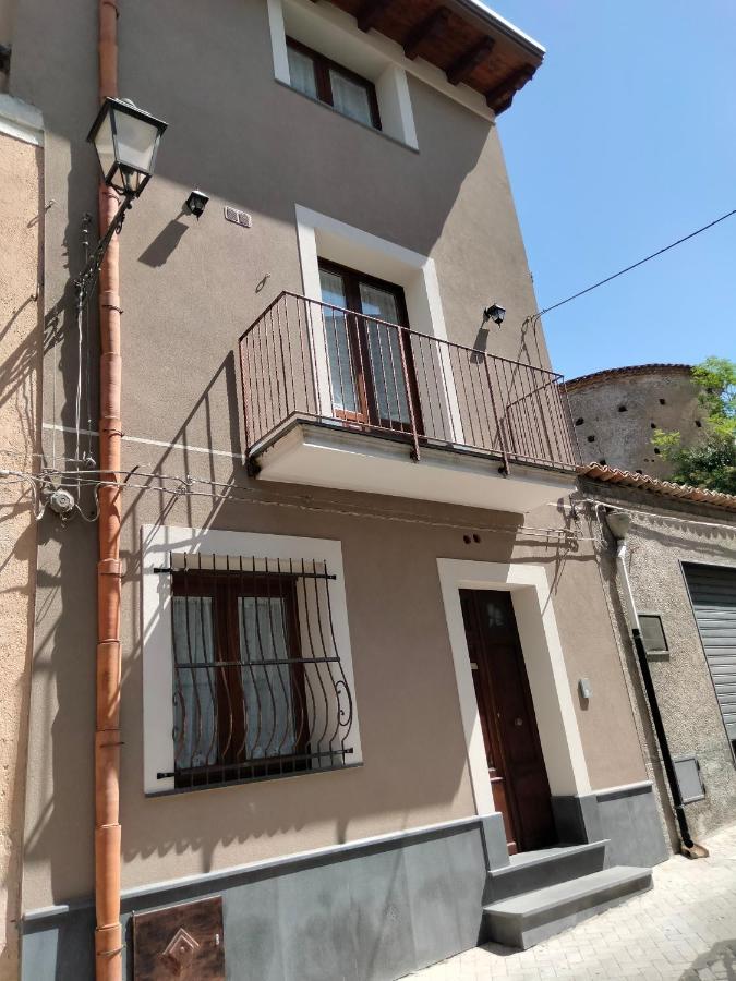 Ai Doganieri Villa Рандацо Екстериор снимка